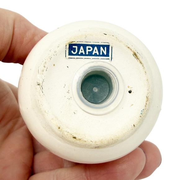 Vintage 1940s Japan Salt & Pepper Shakers Raised Roses Ceramic - Picture 6 of 11